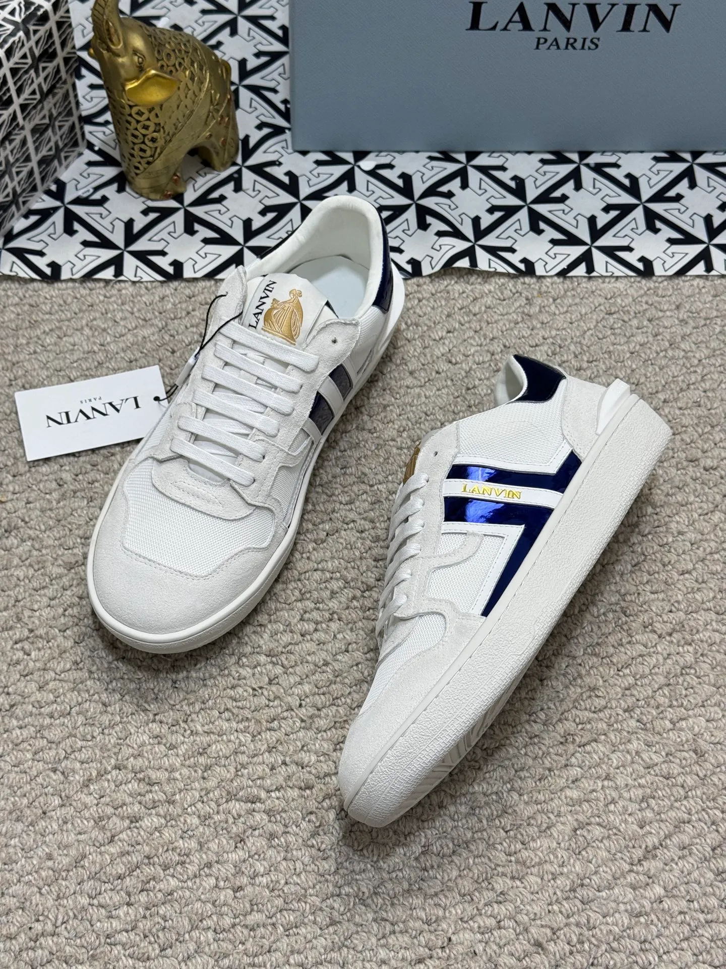 Men's men's shoes 💰520 [New style] 🦈🦈lanvin #LANVIN spring and summer series new colors ❤️‍🔥The latest lace-up fashionable casual Forrest Gump running shoes~bumpr high-quality couple 👫 series!! The latest trendy products of the season. Many bloggers have planted grass and purchased the original molds for customization. The uppers are nubuck leather. They are very versatile, fashionable and casual, and are comfortable to wear on the feet. Recommended! The original molds have clear logo rubber bottoms, which are non-slip and wear-resistant. Size: Female 36~40 Male 38-44 (45 customized